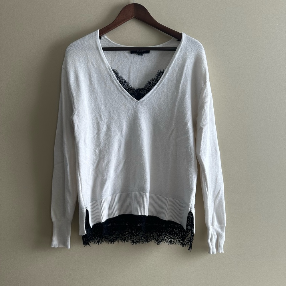 Laundry by Shelli Segal Womens Small White Sweater With Black Lace Trim V-Neck